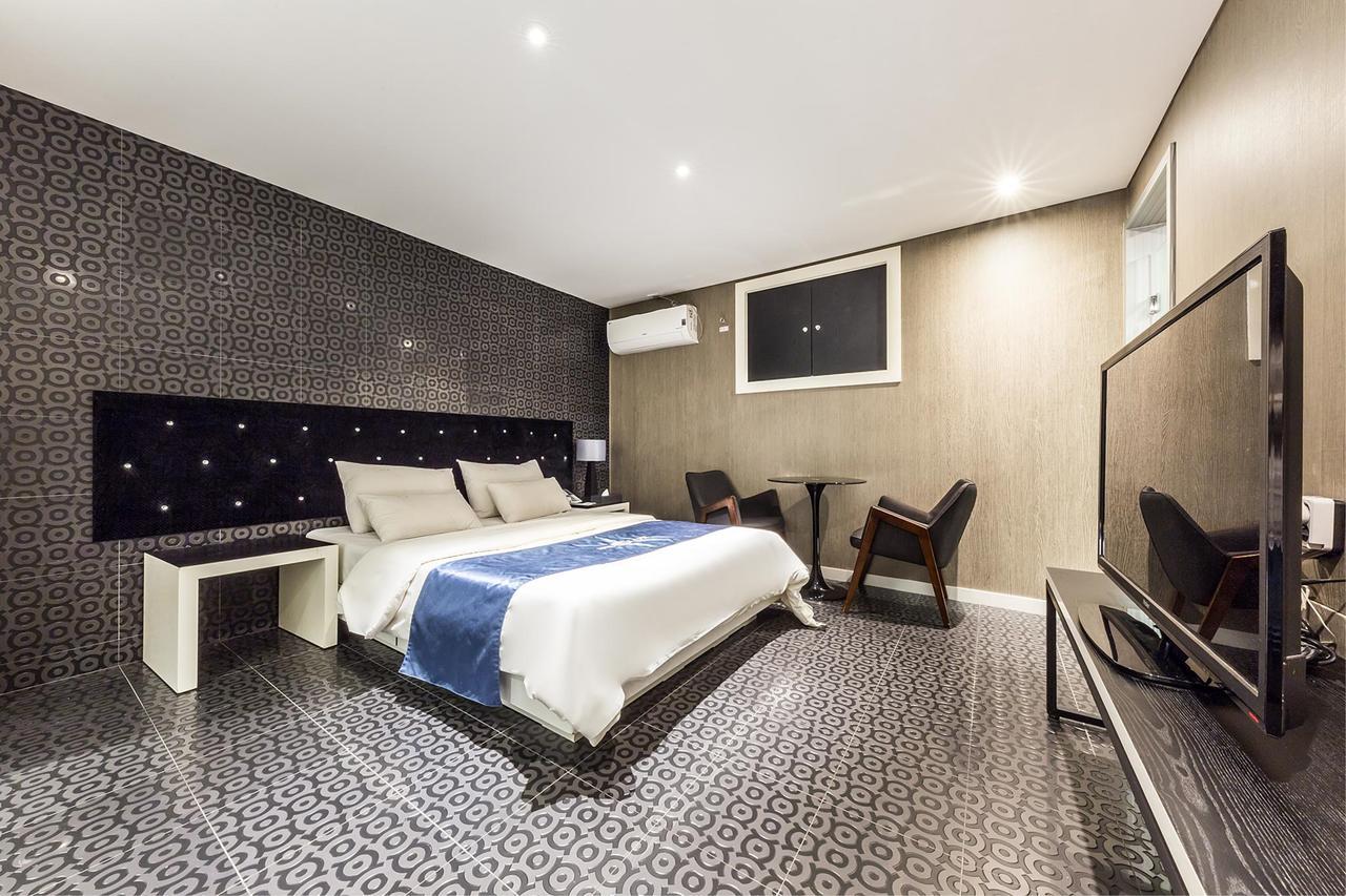 Cheonho Hotel The Blue Seoul Exterior photo